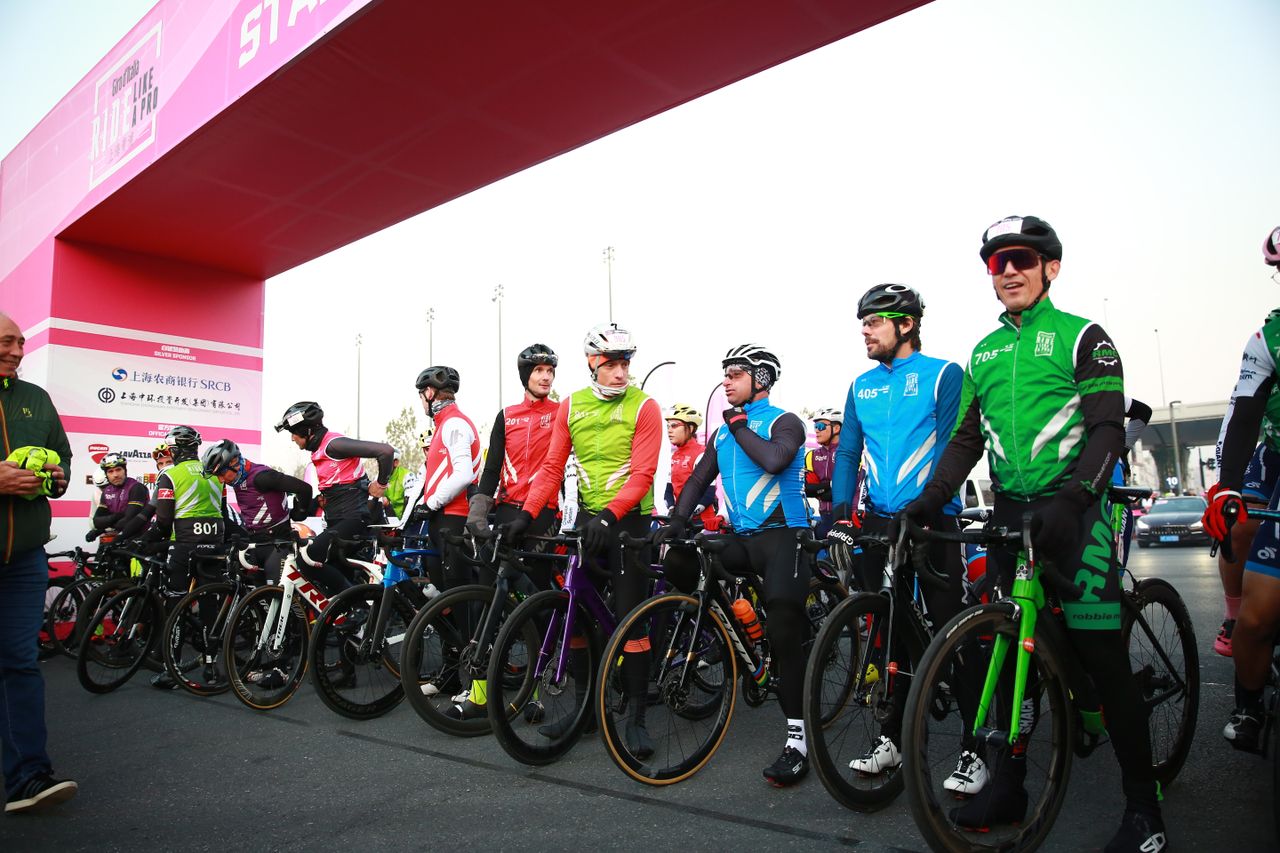From right: Robbie McEwen, Oscar Freire, Paolo Bettini, Sylvain Chavanel and Frank Schleck line up