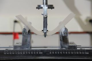 The three-point bend test used on Gorilla Glass.
