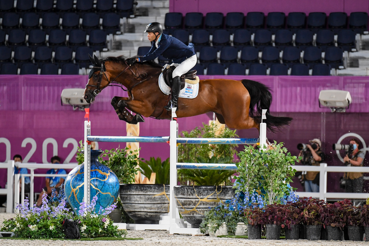 Jos&amp;eacute; Mar&amp;iacute;a Larocca Jr and Finn Lente at the Tokyo Olympics.