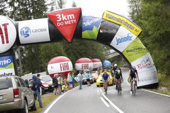 Riders bridge across to the breakaway