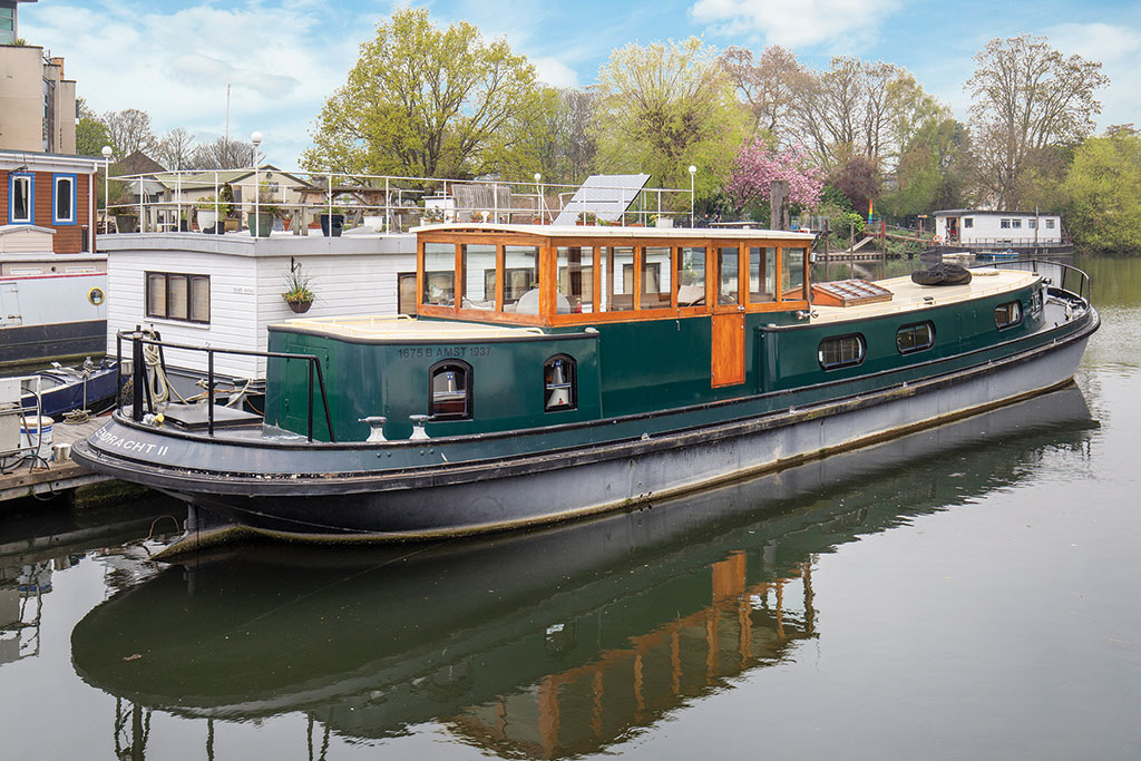 House for sale for around &pound;500,000: Eendracht, Thistleworth Marine, Isleworth, London TW7.