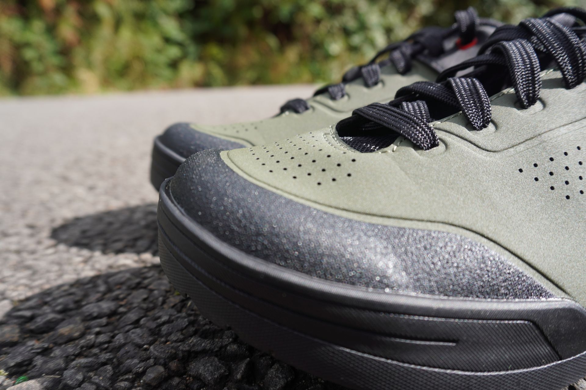 Image shows Shimano AM5 (AM503) SPD MTB shoes