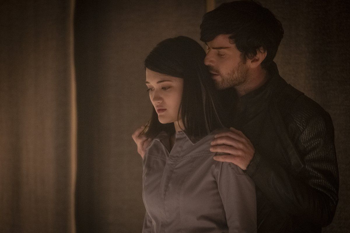 Isa Briones as Soji; Harry Treadaway as Narek