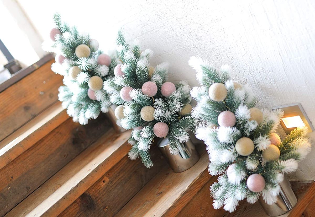The cutest mini Christmas trees for your kids room (or small apartment)