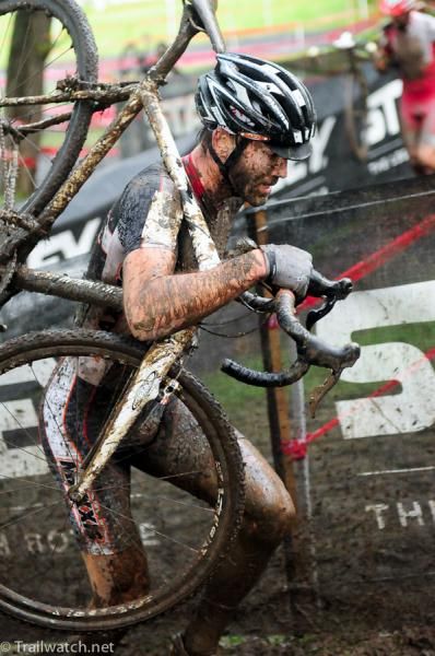 Geoff Kabush (Team Maxxis) had quite a battle going with Troy Wells