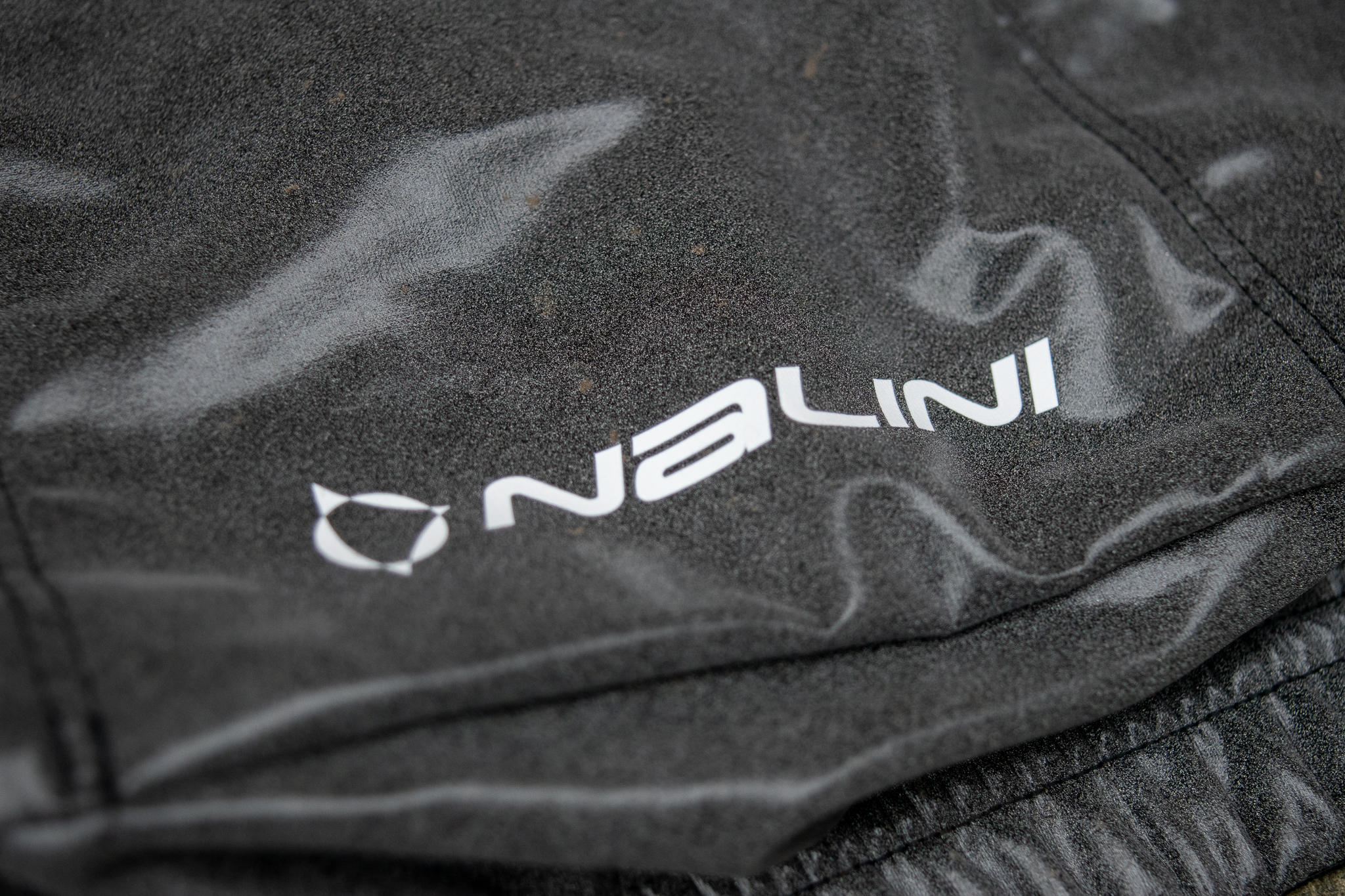 The Nalini wordmark on the bottom of the gilets middle pocket 