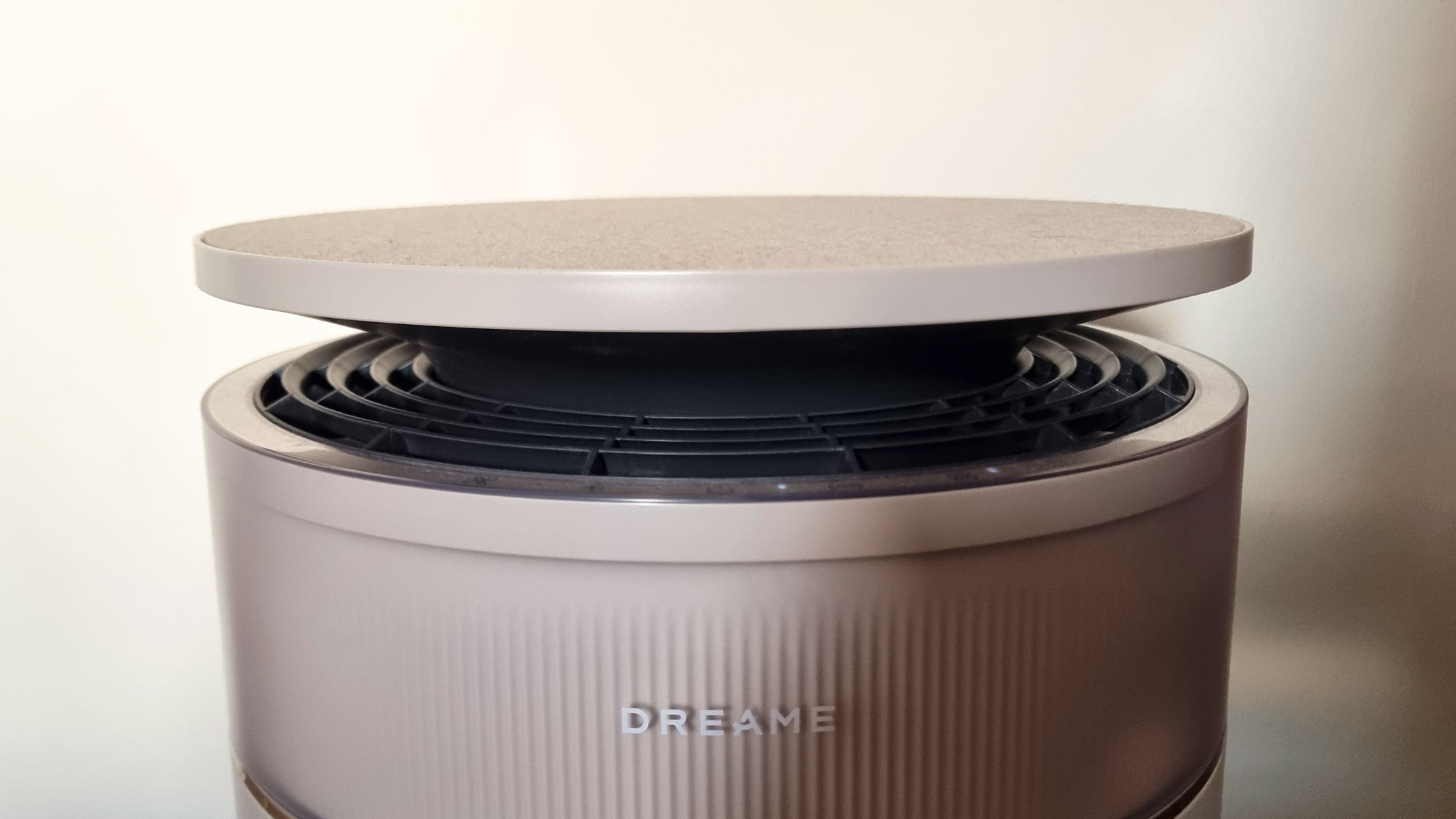 a close-up picture of the tabletop in the Dreame FP10 air purifier