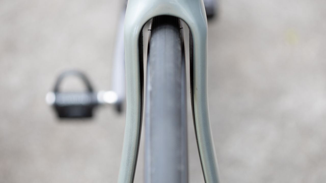 Orbea Orca Aero M120iLTD curved fork legs