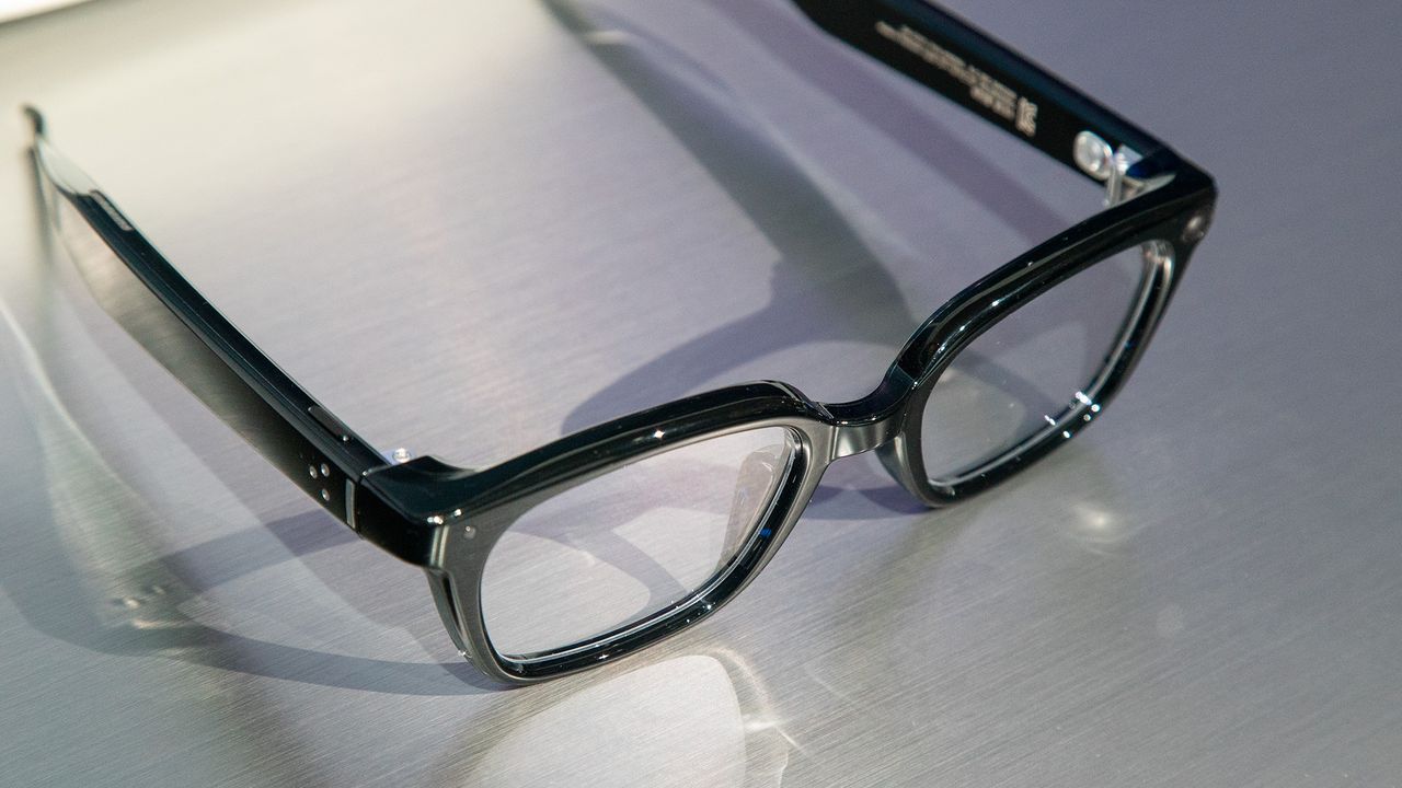 Hands-on with Samsung Glasses with Warby Parker and Gentle Monster styles