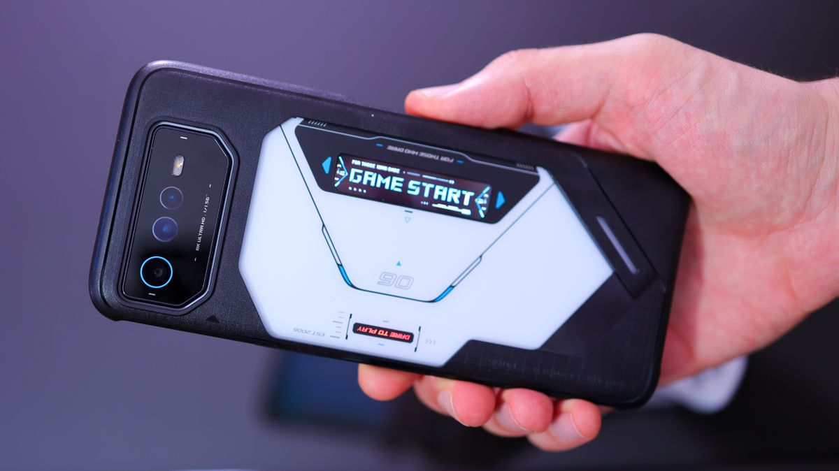 Photo of the Asus ROG Phone 6 &ndash; Pro edition in white