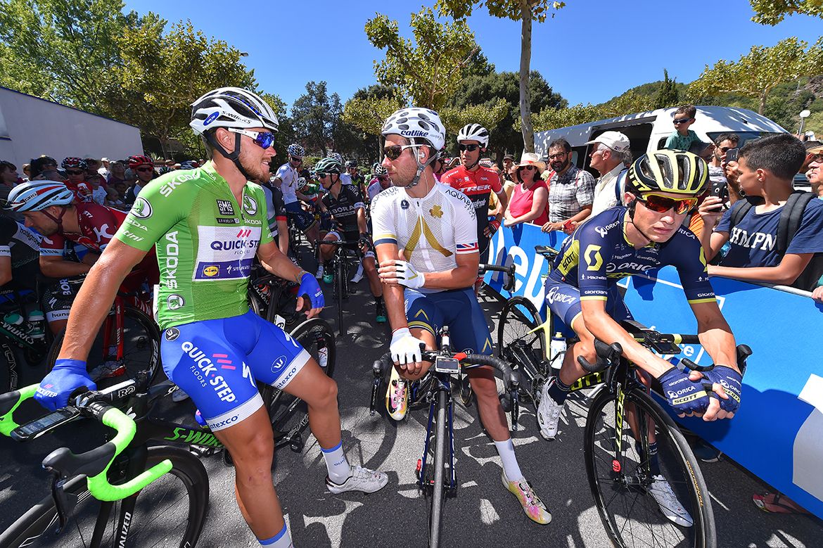 Matteo Trentin and Adam Blythe chat before the start of stage 3
