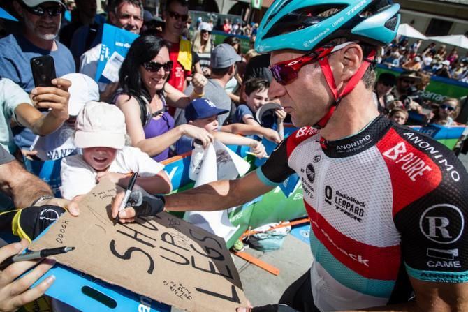Jens Voigt (Radioshack) signs autographs for fans.