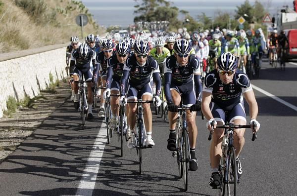 The De Rosa - Stac Plastic team of race leader Matteo Montaguti sets tempo.