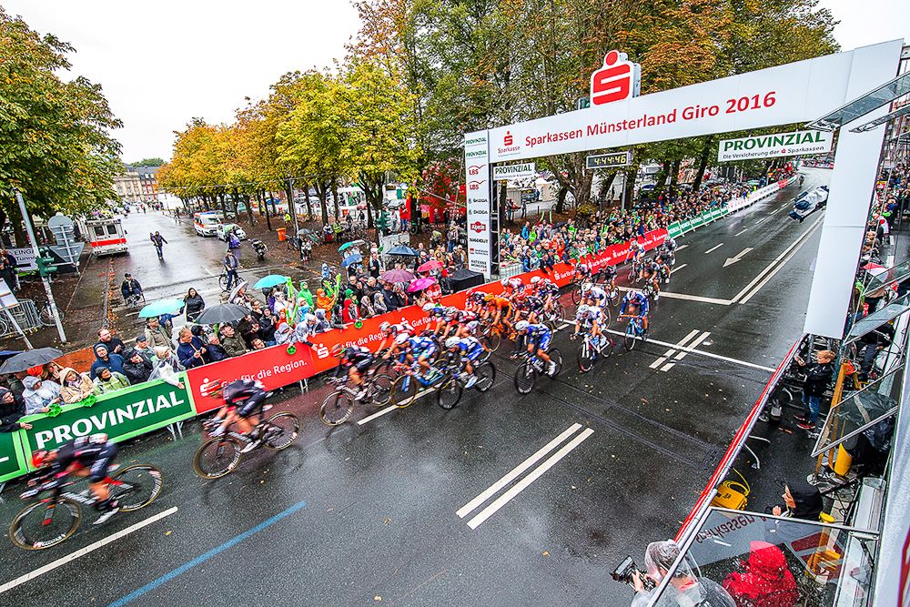 The peloton in action during Sparkassen M&uuml;nsterland Giro
