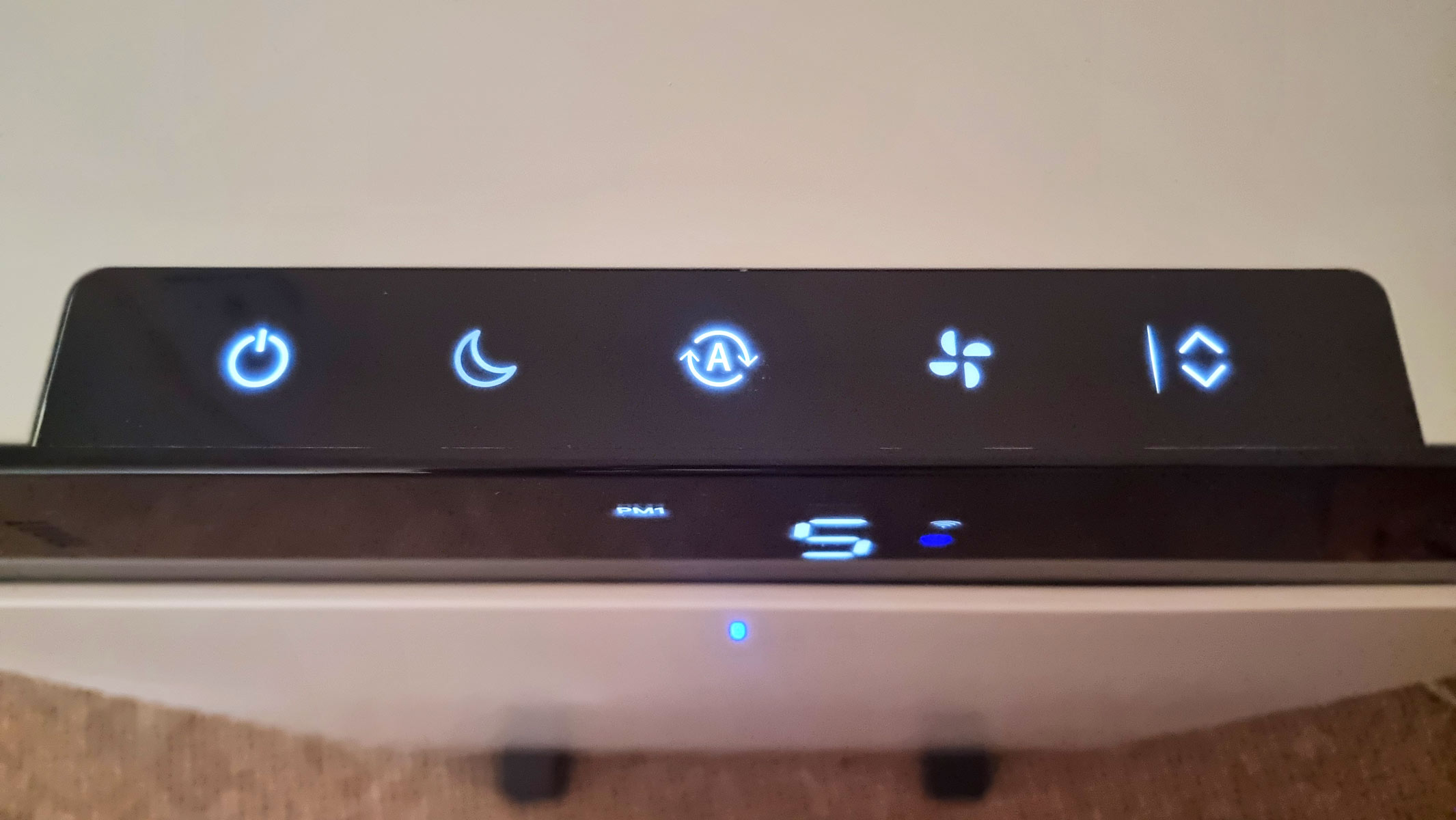 a close-up picture of the control panel in the BlueAir Classic Pro CP7i air purifier