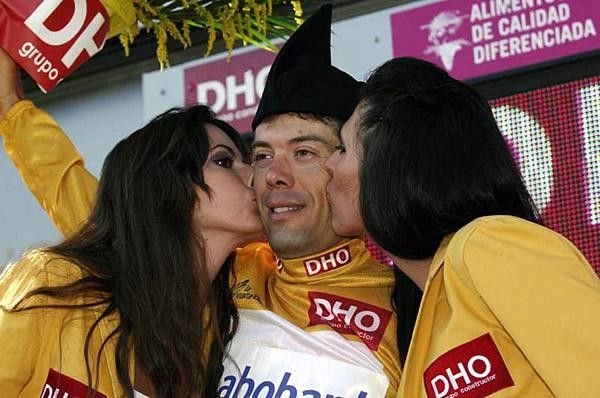 Oscar Freire receives kisses from the podium girls.