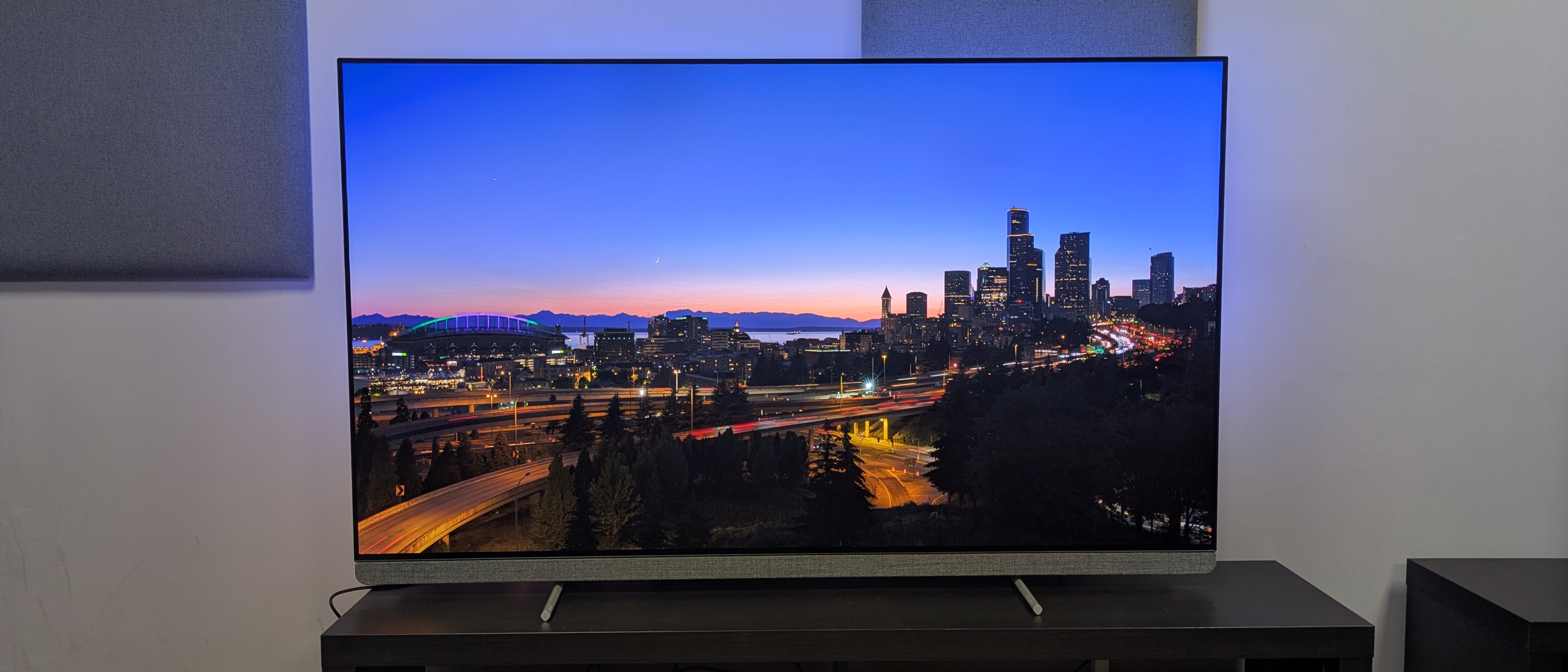 Philips OLED910 Hero image with city skyline at dusk on screen 