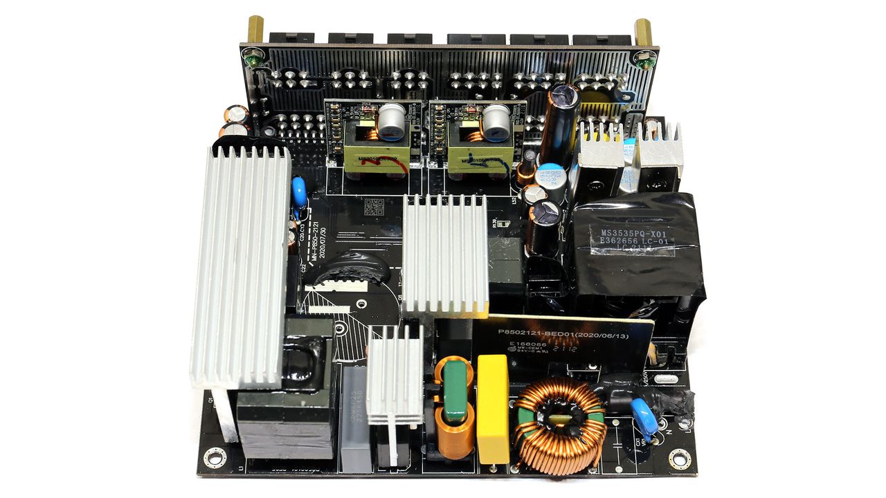 Gigabyte UD750GM