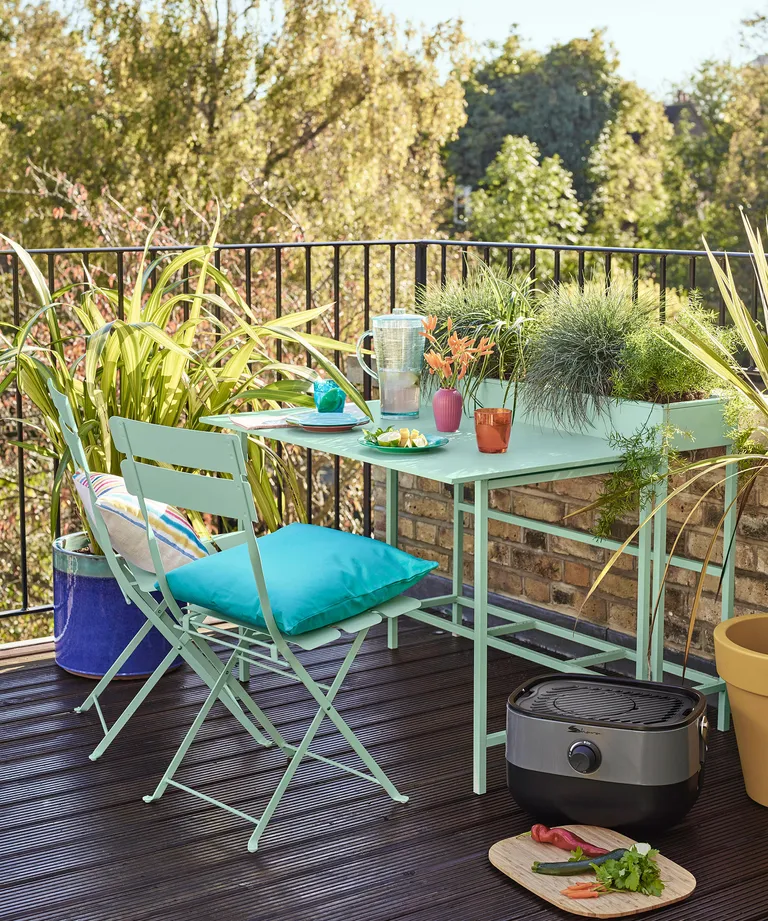 4. Combine Plants with Your Dining Spot