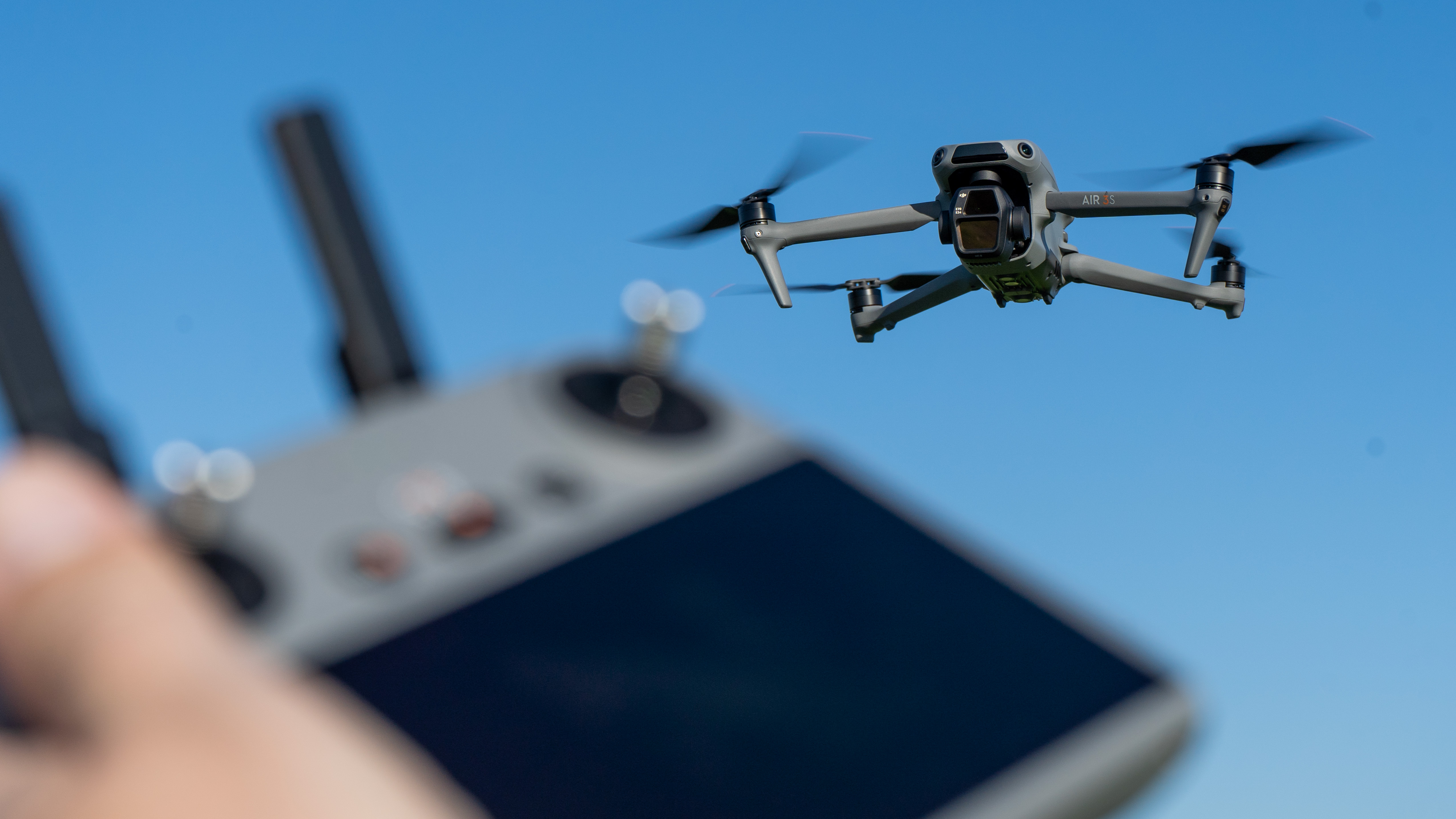 DJI Air 3S con tecnologia LiDAR, modello coinvolto nel dibattito sulle restrizioni FCC