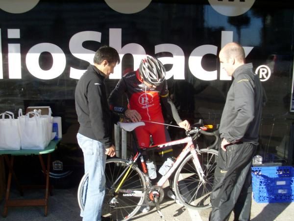 One of RadioShack's riders makes sure everything measures up with his Trek.