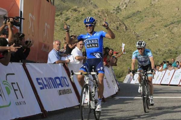 Alberto Contador (Saxo Bank) beat Levi Leipheimer