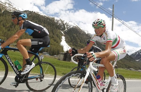 Filippo Pozzato (Team Katusha) flanks Michael Barry (Sky)