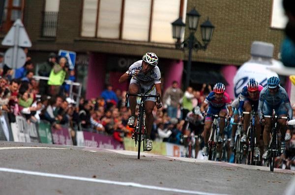 Paolo Bettini (Quick Step) rides to the win in Suances.
