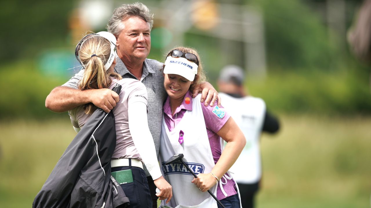 Dave Henderson embraces daughters Brooke and Brittany GettyImages-1402533349.jpg