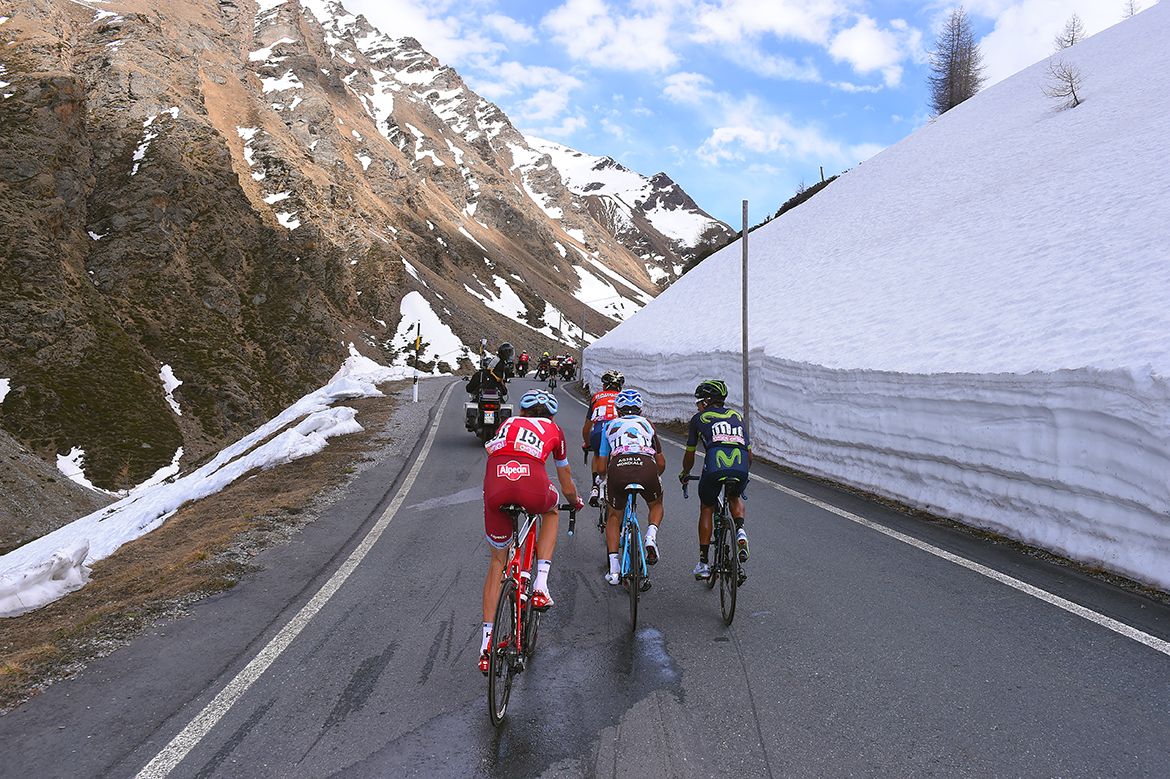 GC contenders making their way up the final climb of the Giro d'Italia's 16th stage