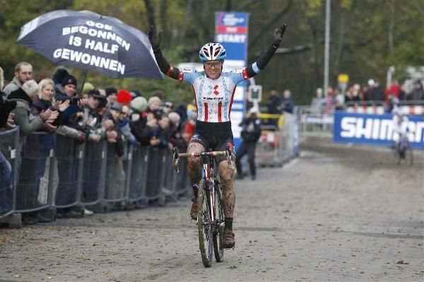 US champion Katie Compton takes her first World Cup win of the season in Plzen