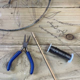 how to make a wire wreath step by step