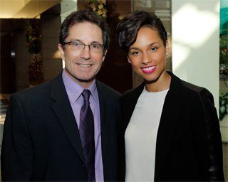 Schmooze Gallery December 10, 2012_11.jpg