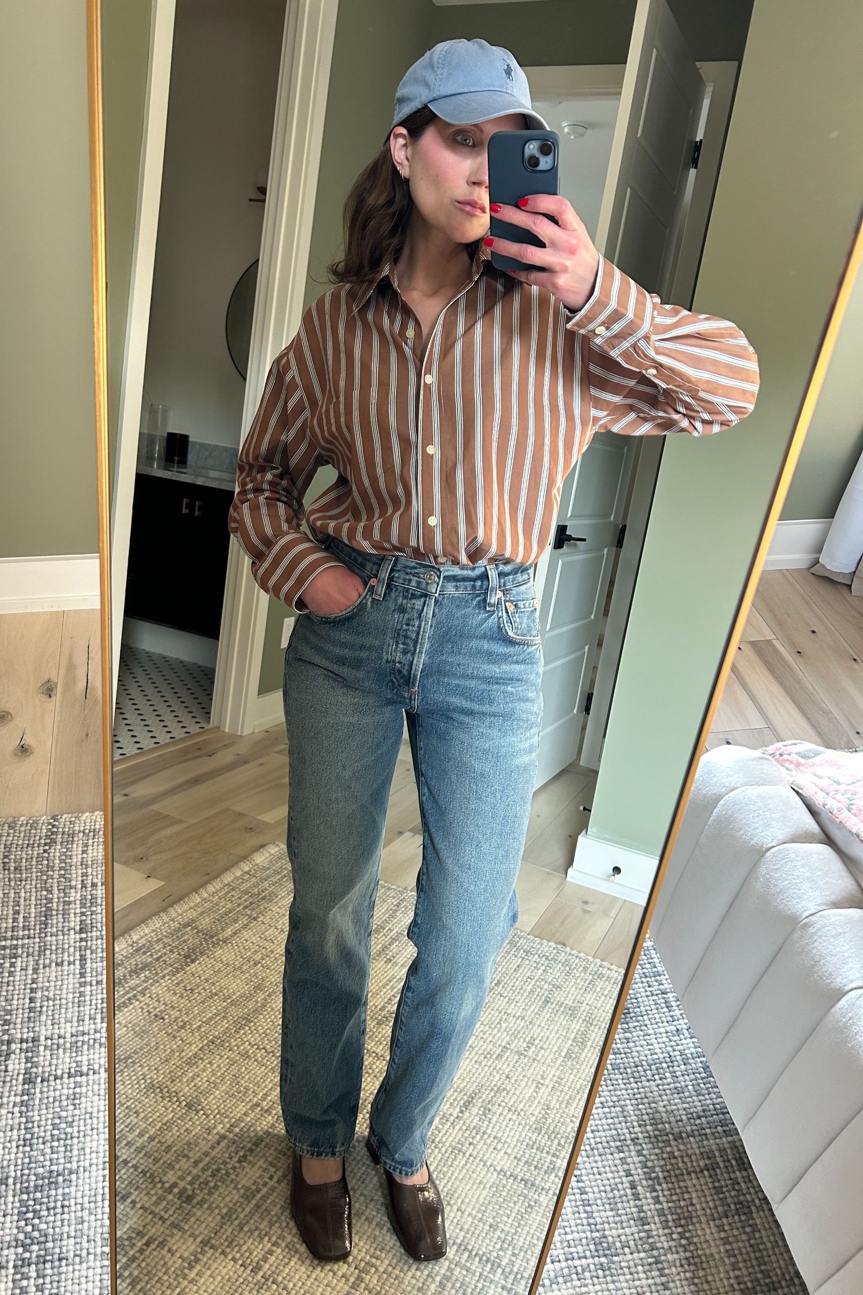 Who What Wear senior fashion editor Allyson Payer trying on the Citizens of Humanity 90s French Jeans in Dirty Martini