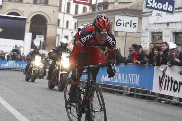 Cadel Evans (BMC) heads toward the finish.