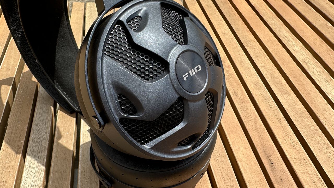 A close-up of the FiiO FT3 headhpones ona. wooden surface