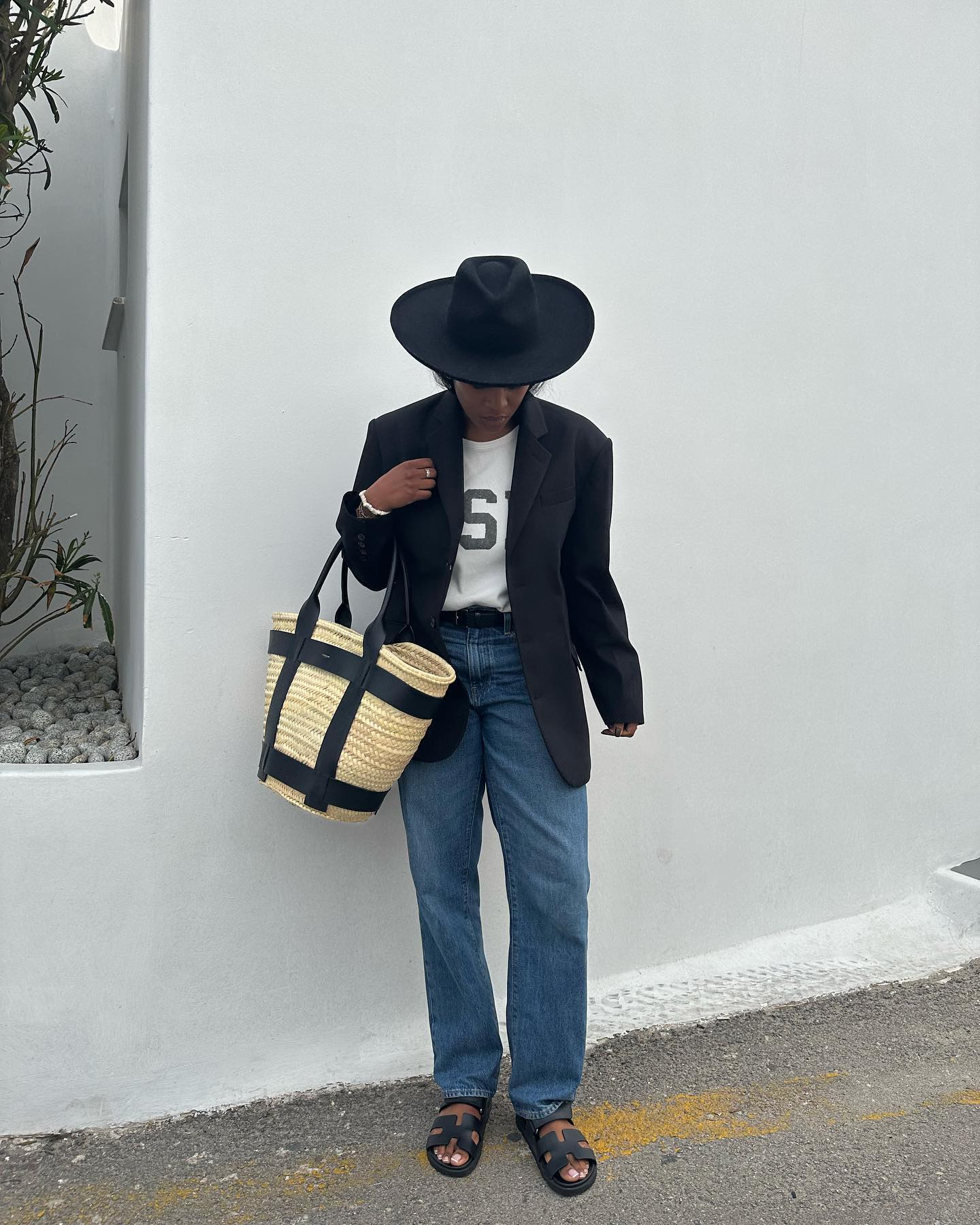 marilyn wears stovepipe jeans and sandals