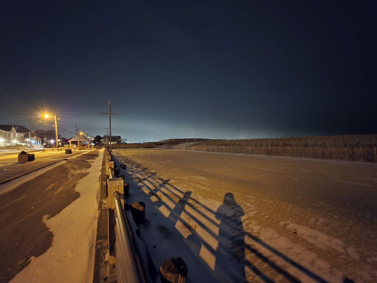 Samsung Galaxy S25 Ultra low light.