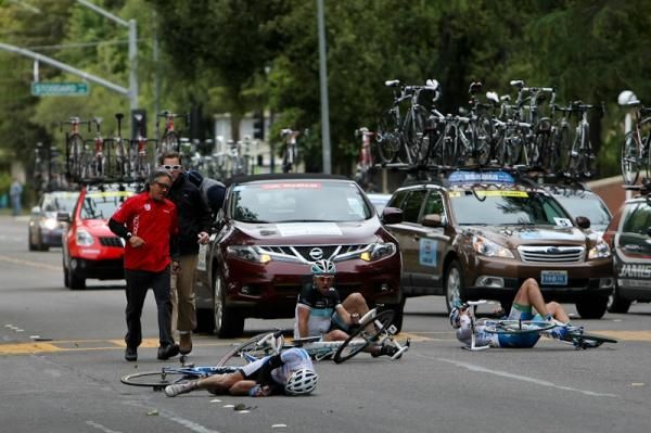 A number of riders went down in the finale of stage three.