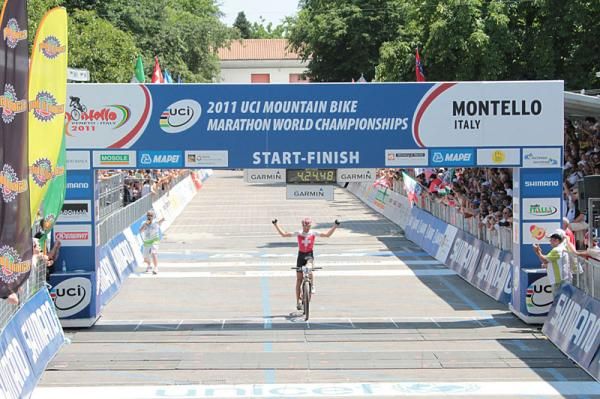 Christoph Sauser (Switzerland) wins the 2011 marathon Worlds.