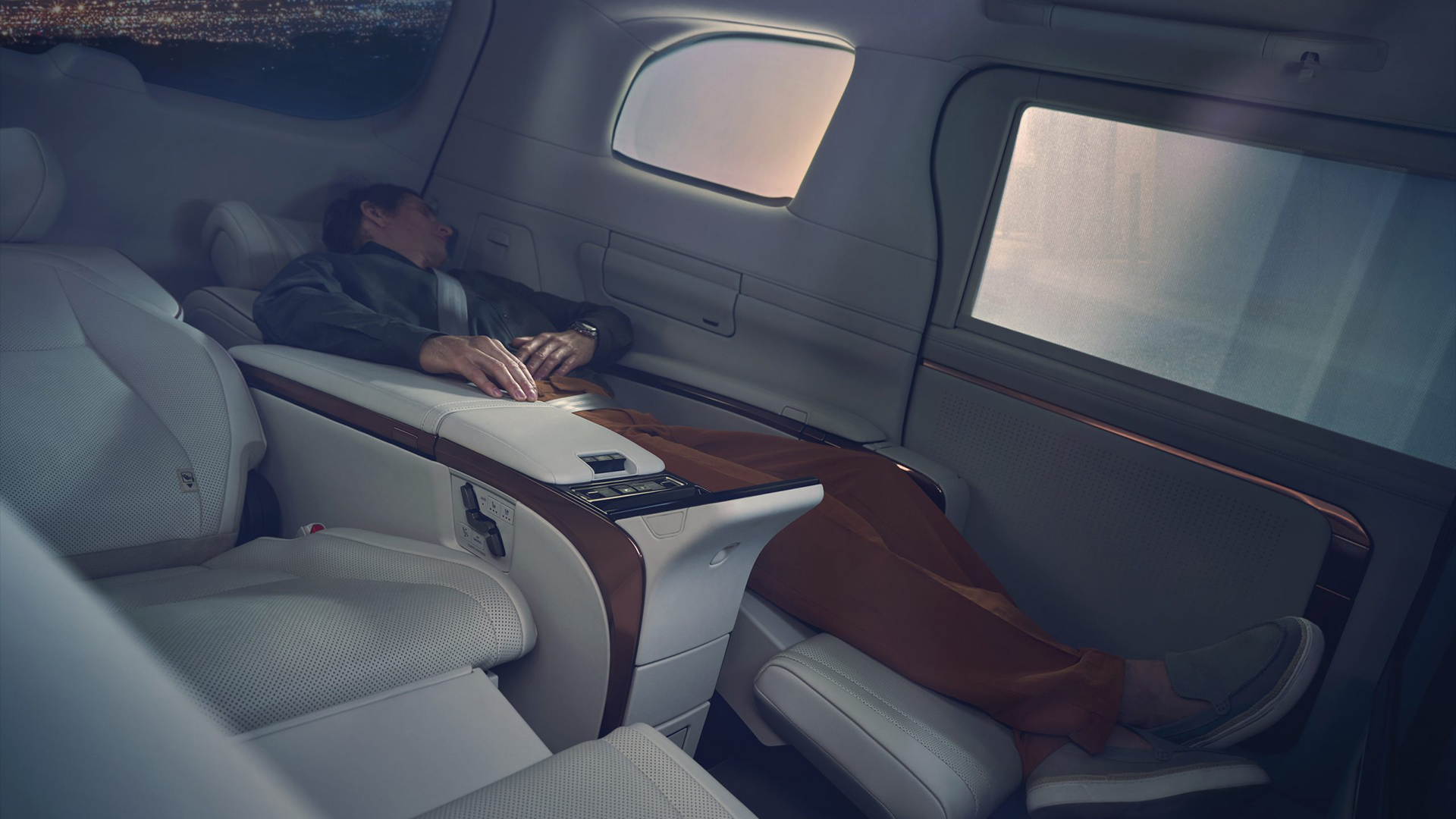 Lexus LM350h