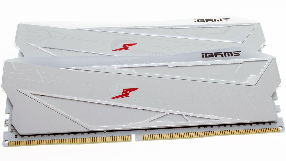 Colorful iGame Vulcan DDR4-4266 C18