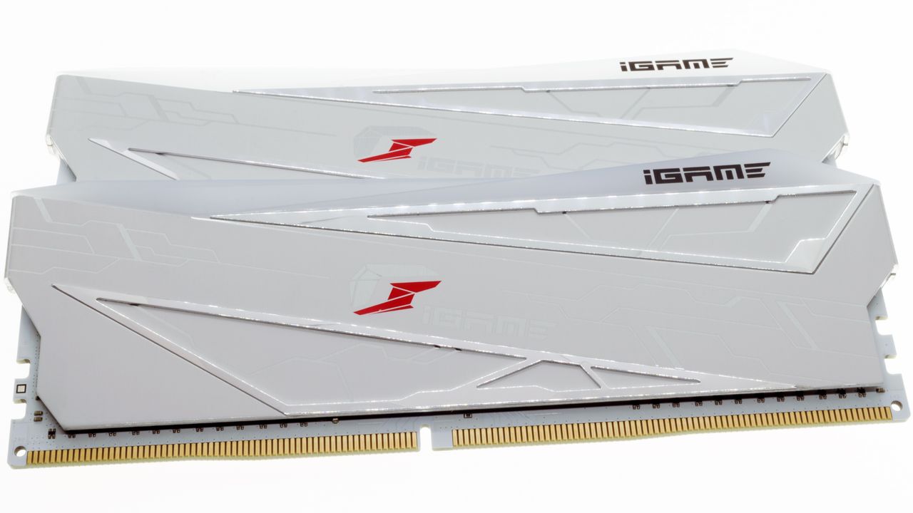 Colorful iGame Vulcan DDR4-4266 C18