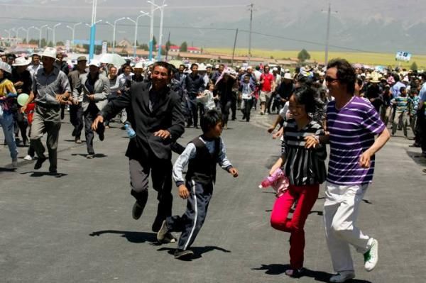 There was mayhem as the locals fight for a good podium viewing position.