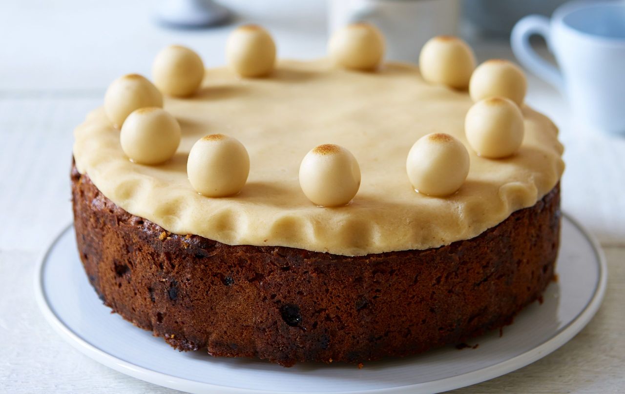 Easter fruit cake with pistachio and bitter orange