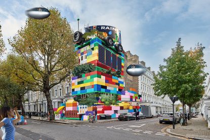 由电脑调整的图像，由乐高积木建造的伦敦住宅街角和两辆飞行的汽车在街道上移动。