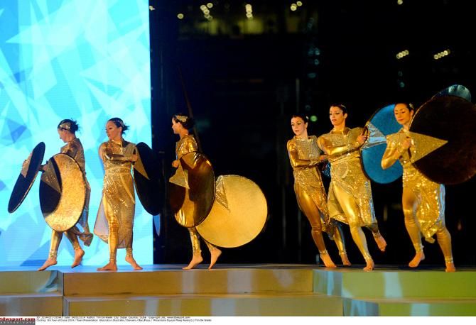 Dancers entertain before the teams arrive