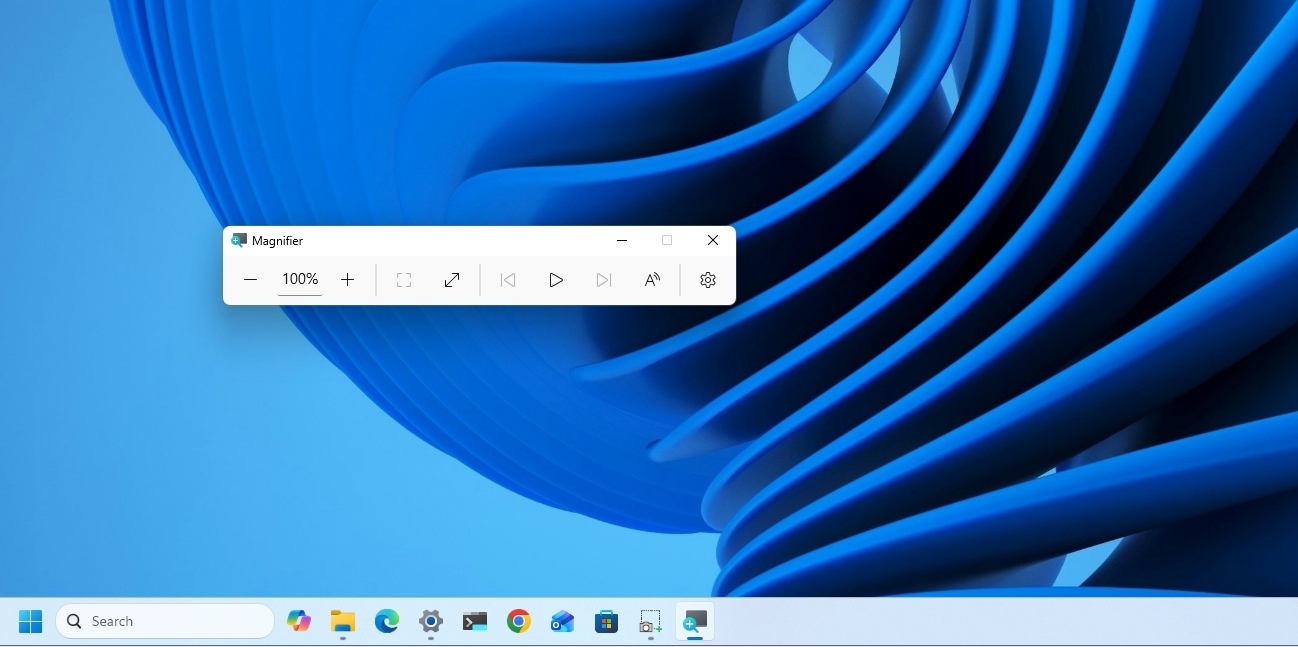 Windows 11 desktop with Magnifier new UI changes.