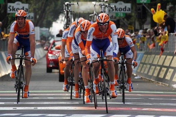 Denis Menchov leads home his Rabobank team.