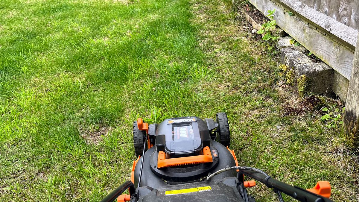 Worx WG743 POWER SHARE 40-Volt 17 in. Cordless Mower review | Top Ten ...